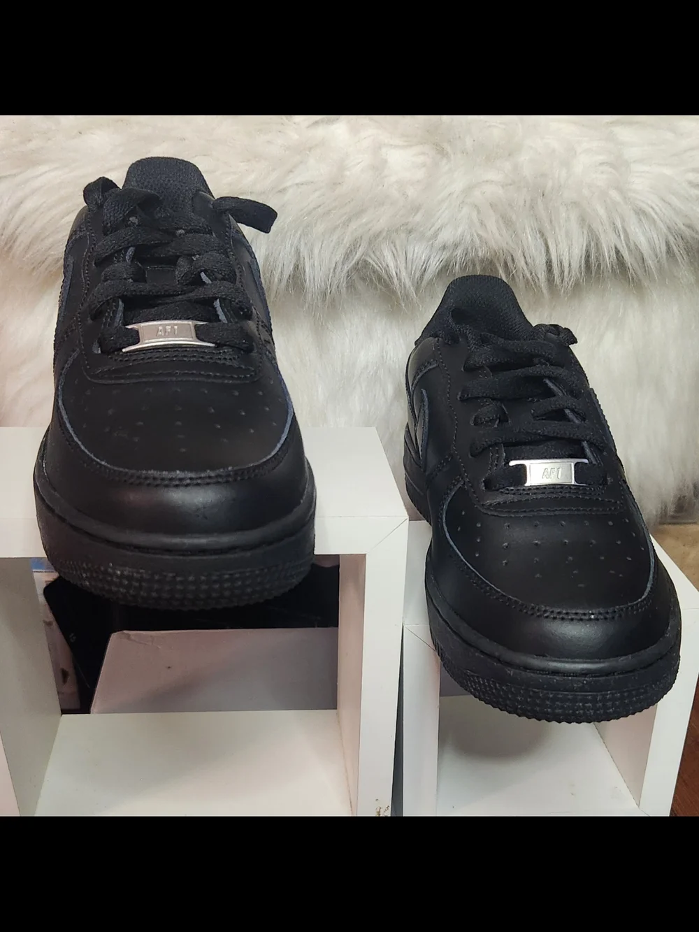 Nike Air Force 1 LE (GS) Low Sneakers -Triple Black SIZE 7Y (GS) WOMENS SIZE 8.5